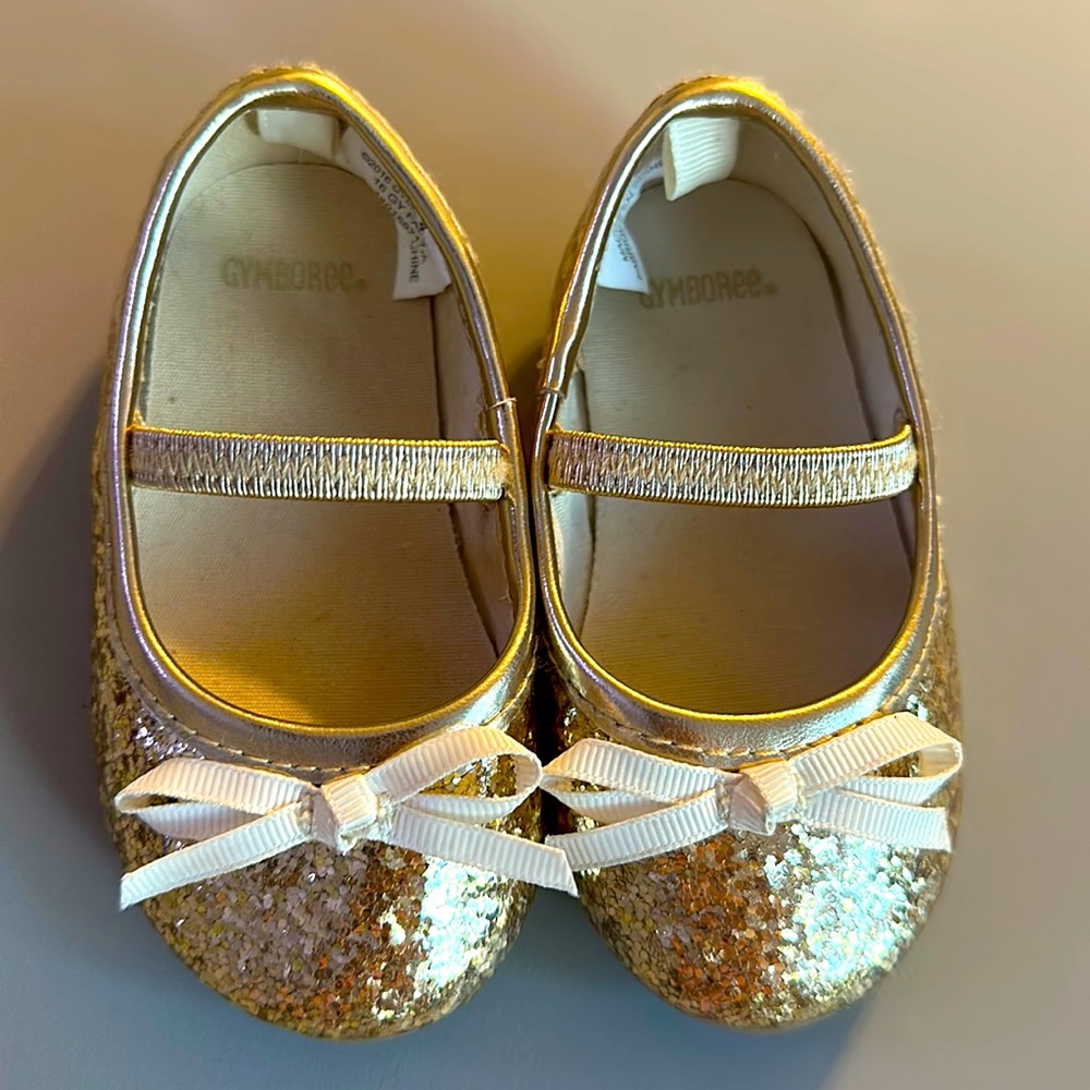 Baby girls size 4 gold sparkly ballet flats. Perfect for the holidays.